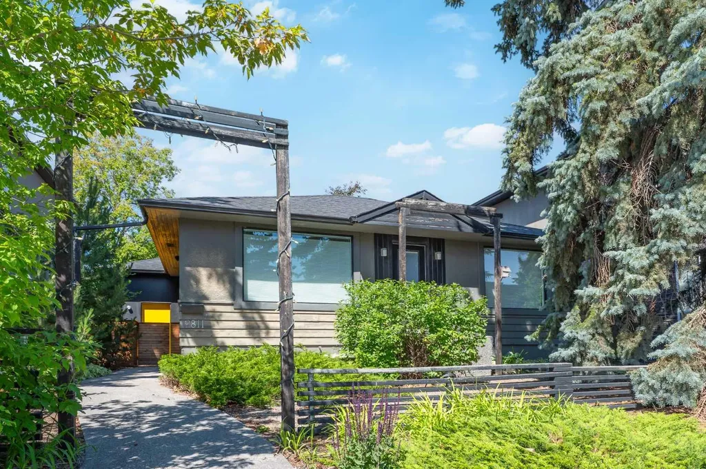 2811 25 Street SW Calgary AB T3E 1Y1