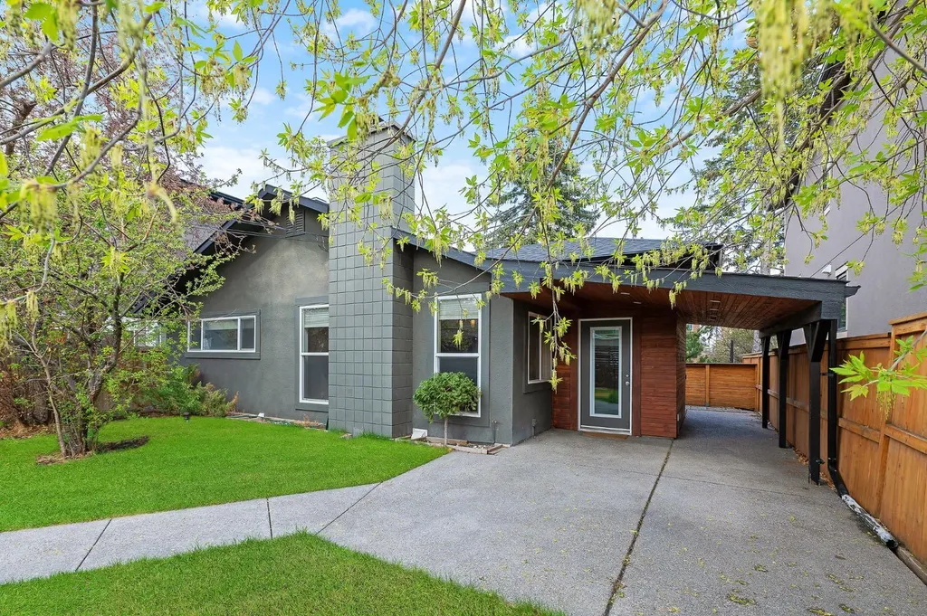 2811 25 Street SW Calgary AB T3E 1Y1