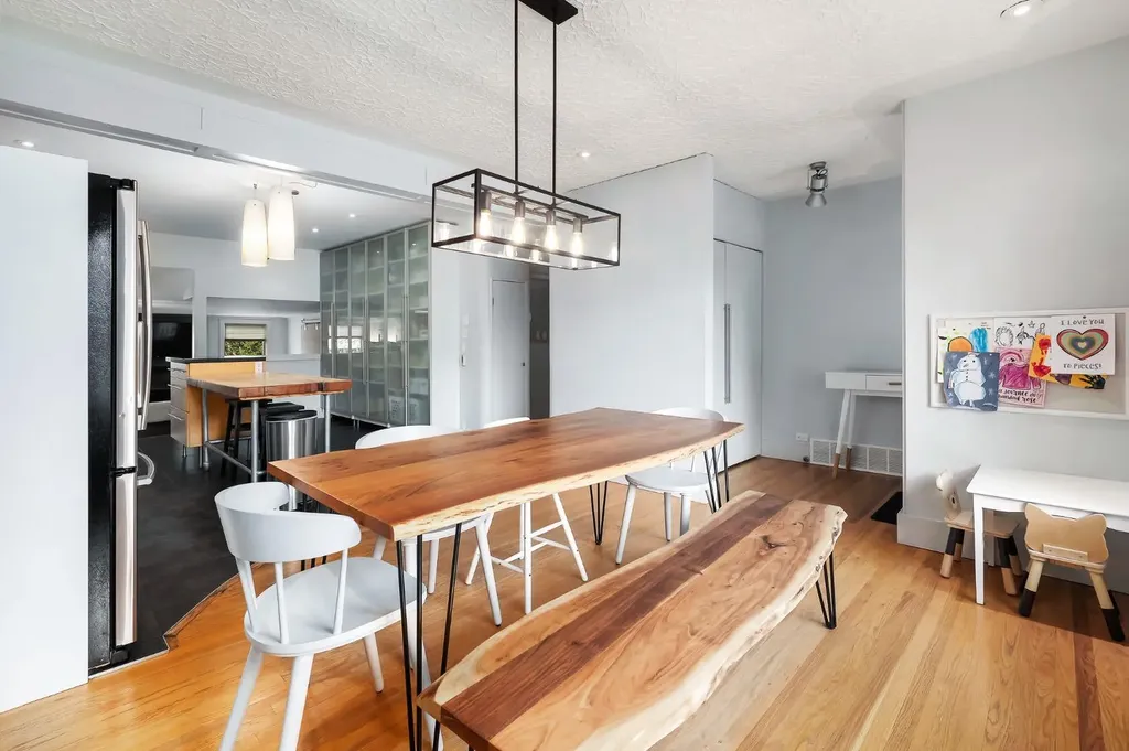 2811 25 Street SW Calgary AB T3E 1Y1