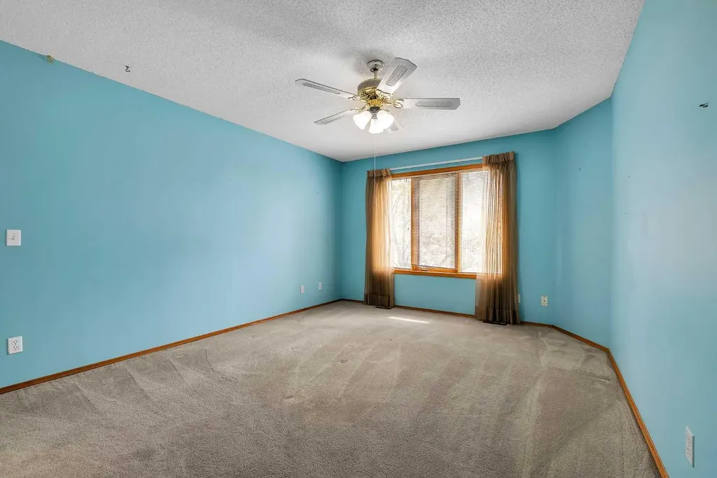 8 Edgepark Villas NW Calgary AB T3A 3S2