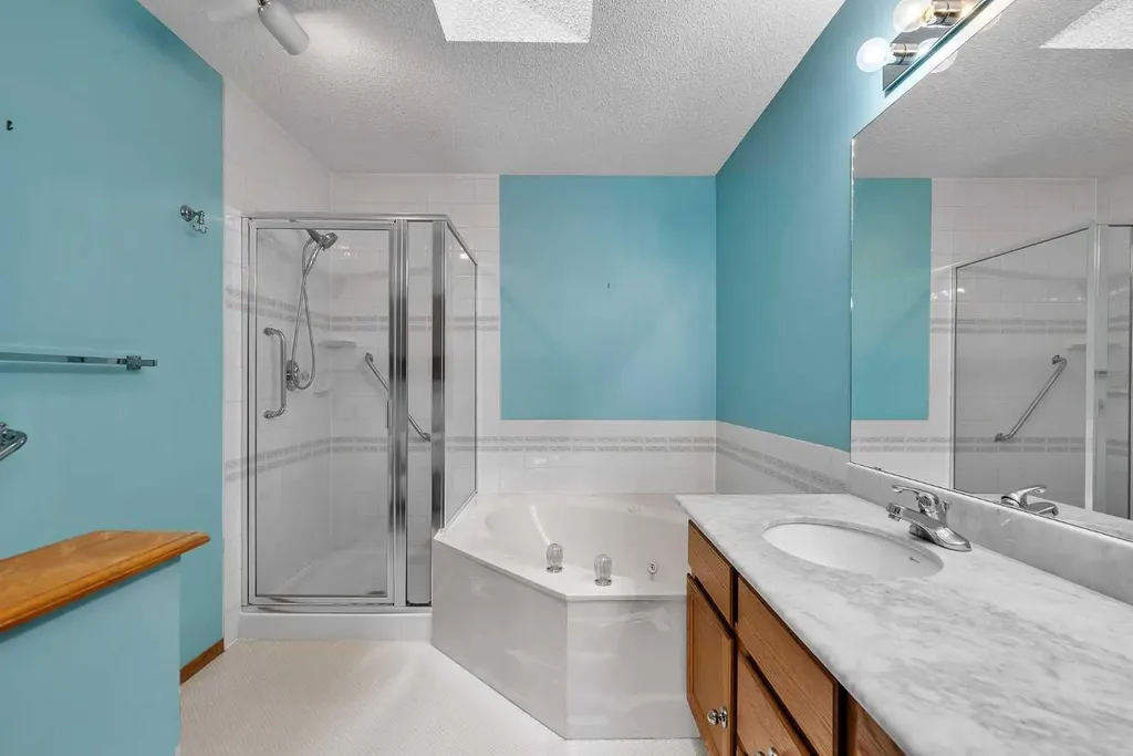 8 Edgepark Villas NW Calgary AB T3A 3S2