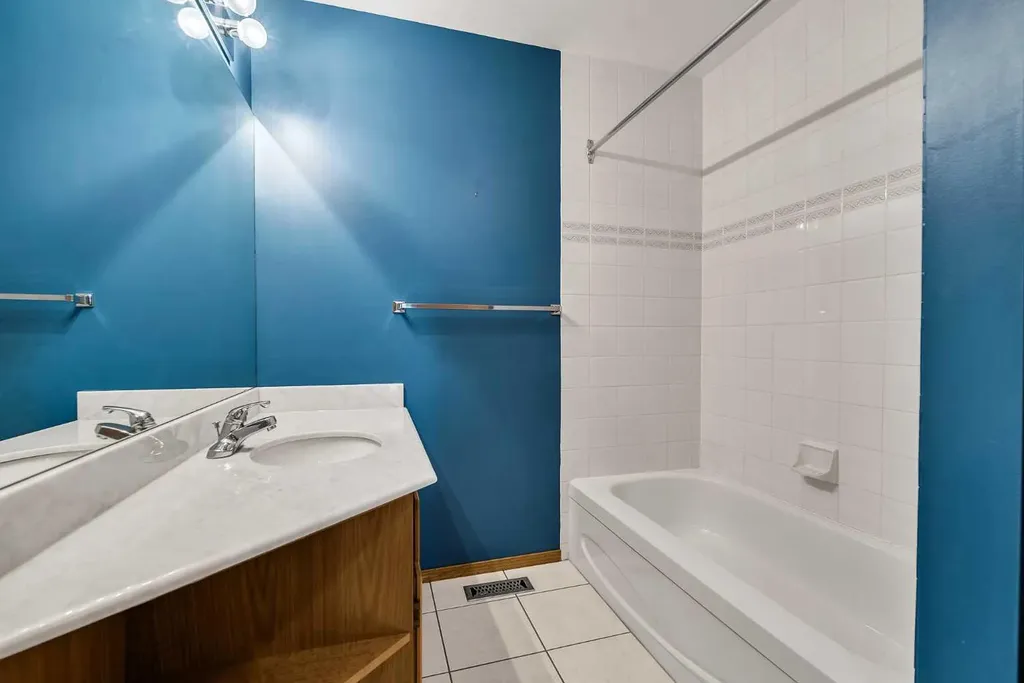 8 Edgepark Villas NW Calgary AB T3A 3S2