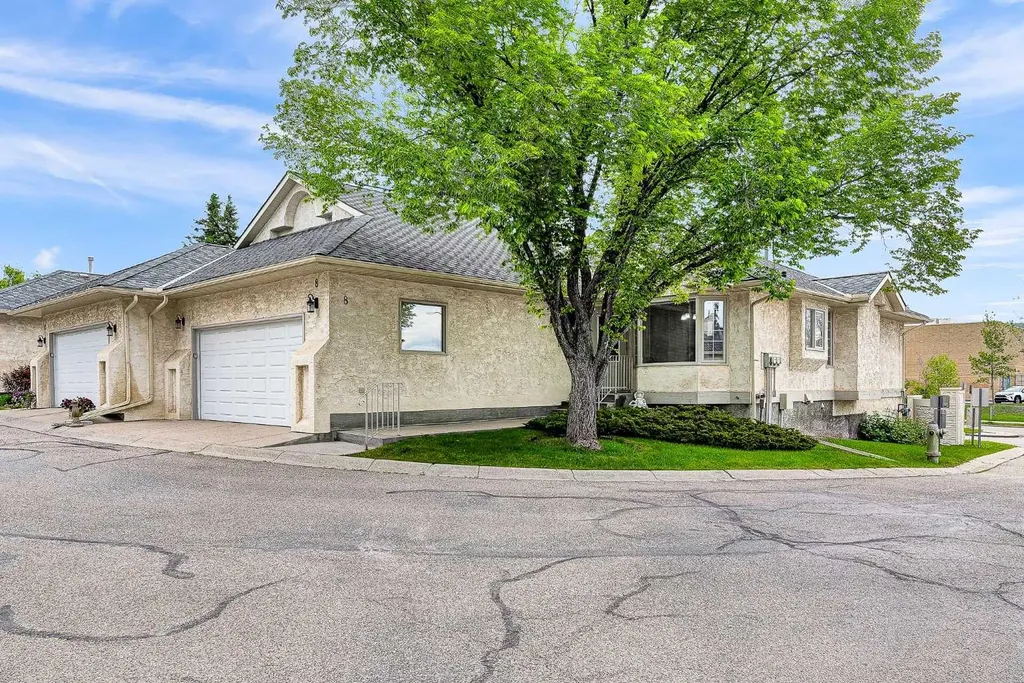 8 Edgepark Villas NW Calgary AB T3A 3S2