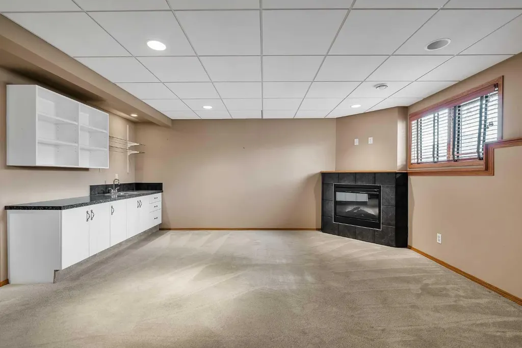 8 Edgepark Villas NW Calgary AB T3A 3S2