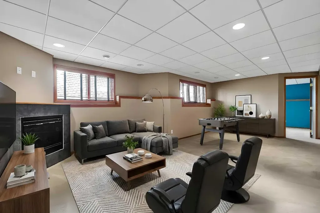 8 Edgepark Villas NW Calgary AB T3A 3S2