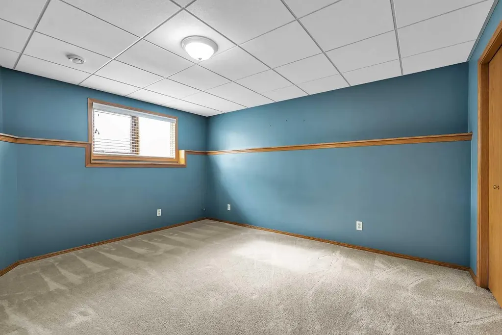 8 Edgepark Villas NW Calgary AB T3A 3S2