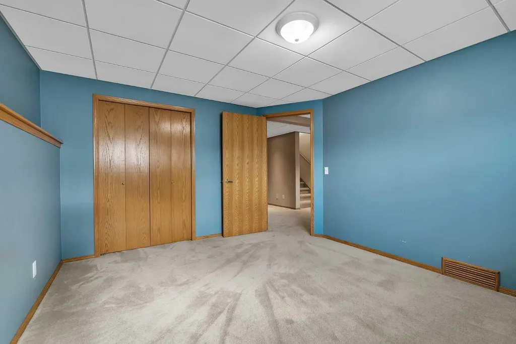 8 Edgepark Villas NW Calgary AB T3A 3S2