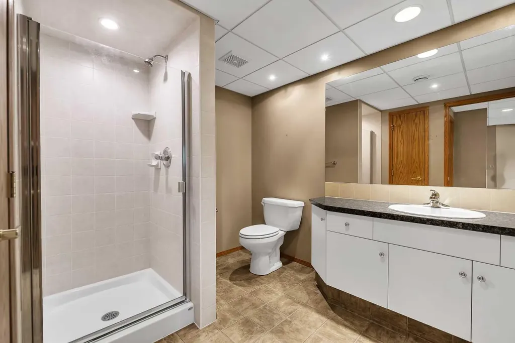 8 Edgepark Villas NW Calgary AB T3A 3S2