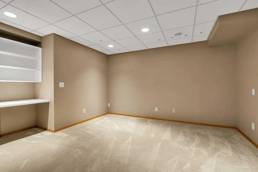 8 Edgepark Villas NW Calgary AB T3A 3S2