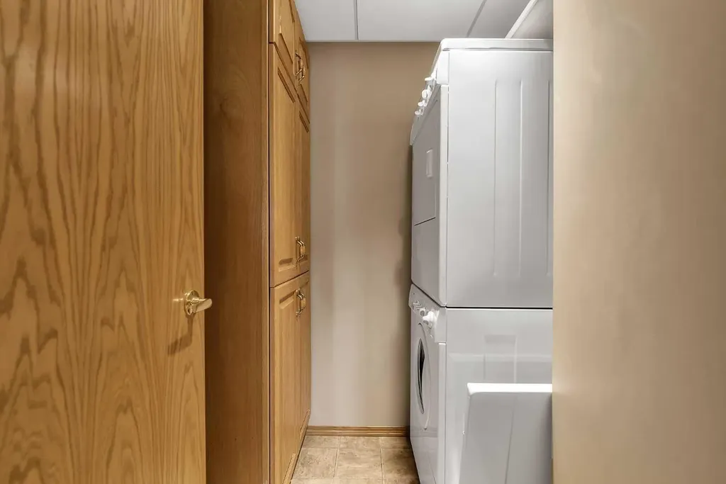 8 Edgepark Villas NW Calgary AB T3A 3S2