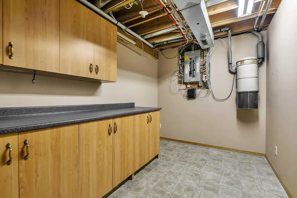 8 Edgepark Villas NW Calgary AB T3A 3S2