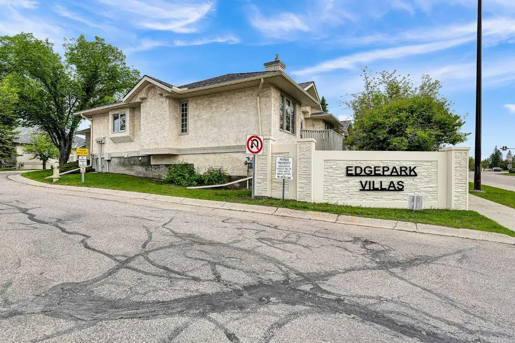 8 Edgepark Villas NW Calgary AB T3A 3S2