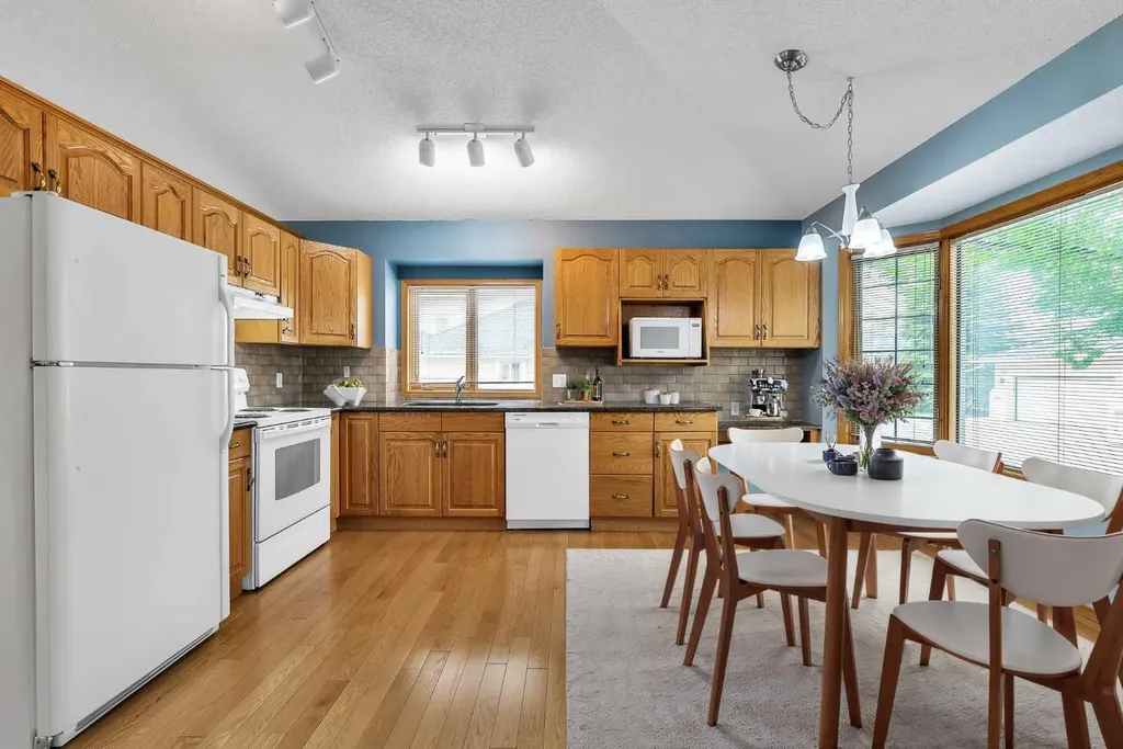 8 Edgepark Villas NW Calgary AB T3A 3S2