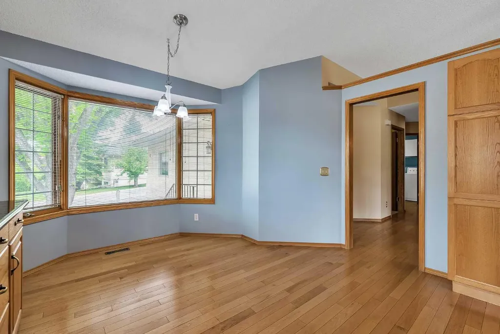 8 Edgepark Villas NW Calgary AB T3A 3S2