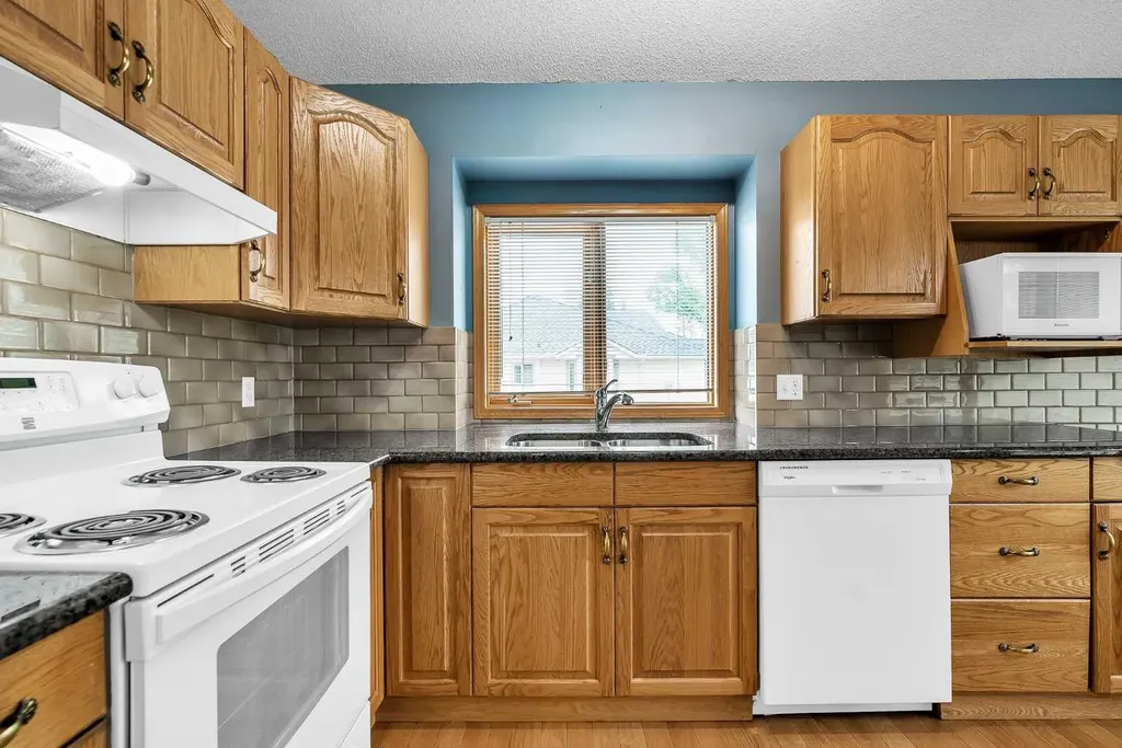8 Edgepark Villas NW Calgary AB T3A 3S2