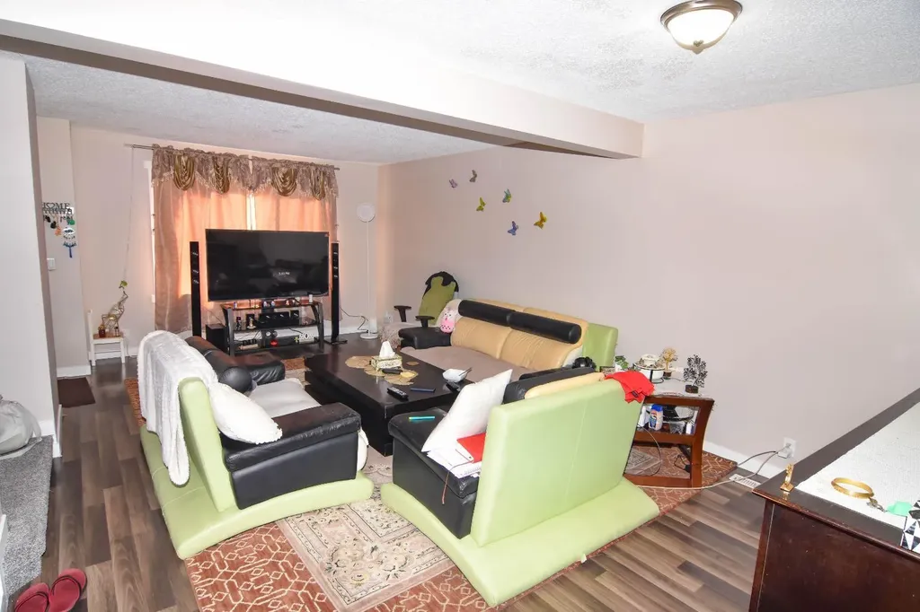 268 Falton Drive NE Calgary AB T3J 2W6