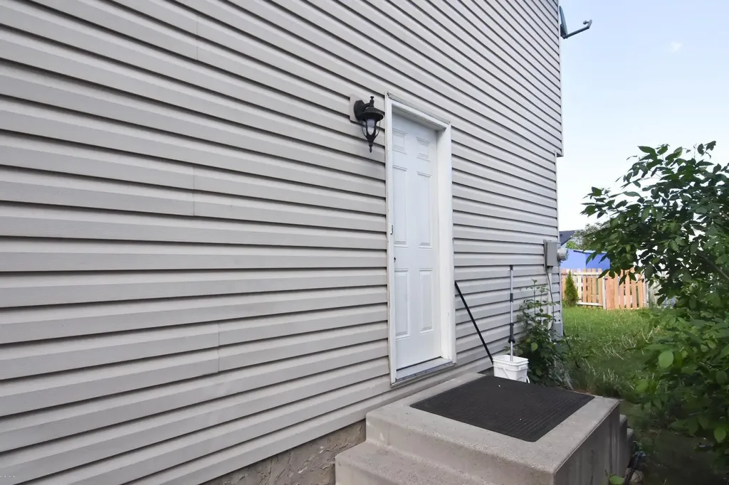 268 Falton Drive NE Calgary AB T3J 2W6