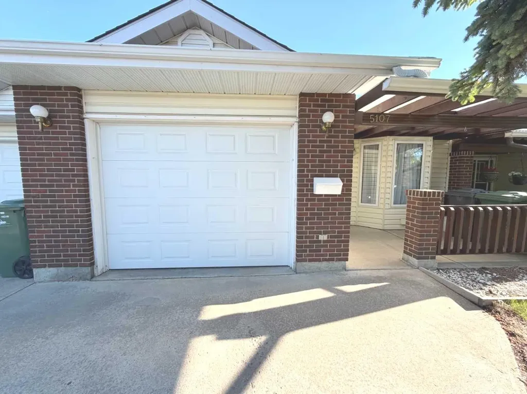 5107 46 Avenue Ponoka AB T4J 1J5