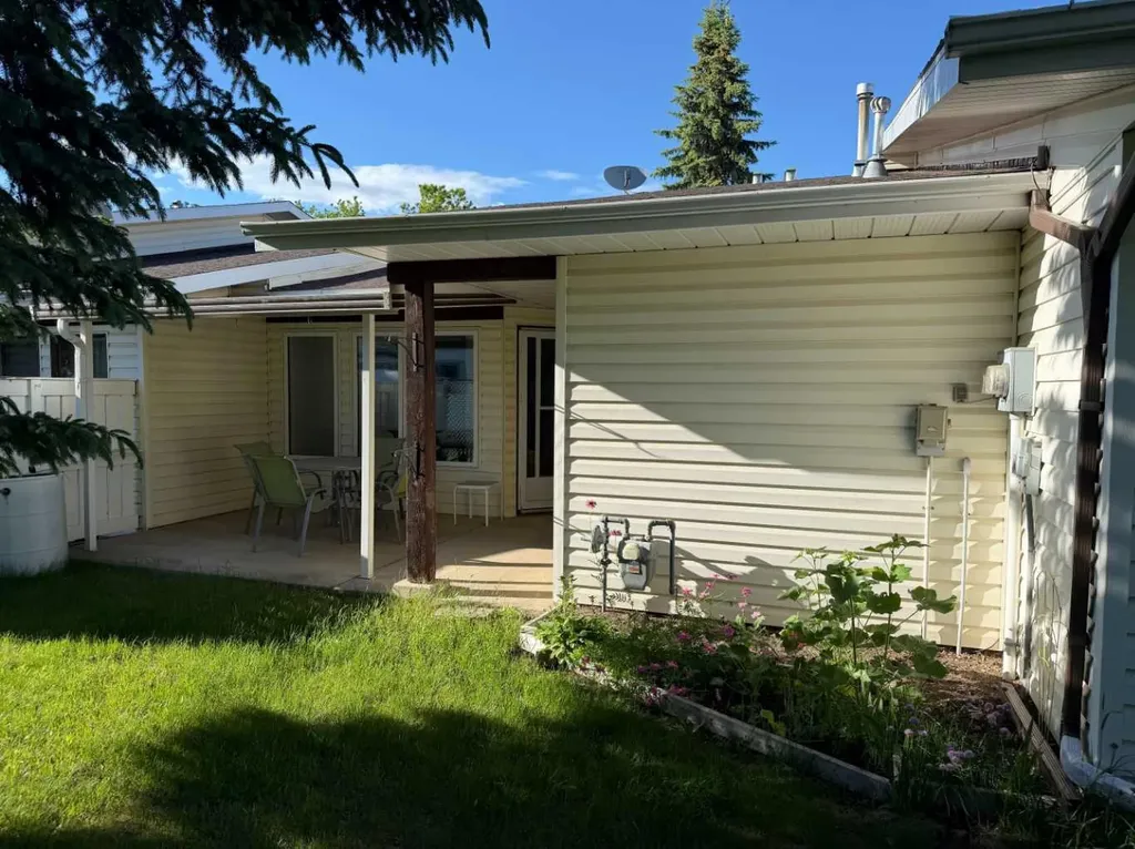 5107 46 Avenue Ponoka AB T4J 1J5
