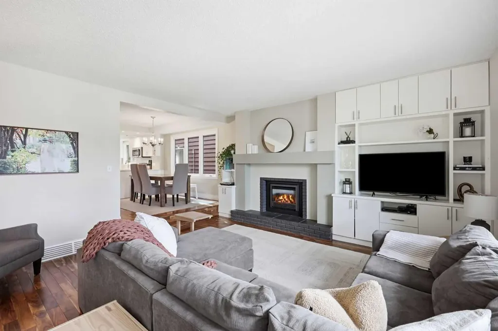 2222 28 Street SW Calgary AB T3E 2H6
