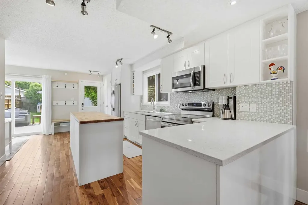 2222 28 Street SW Calgary AB T3E 2H6