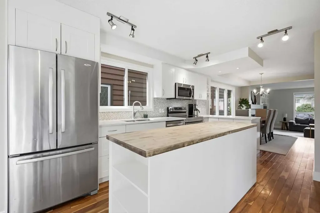 2222 28 Street SW Calgary AB T3E 2H6