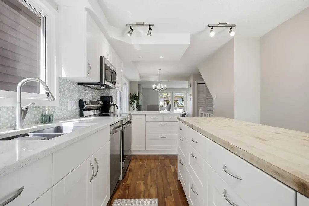 2222 28 Street SW Calgary AB T3E 2H6