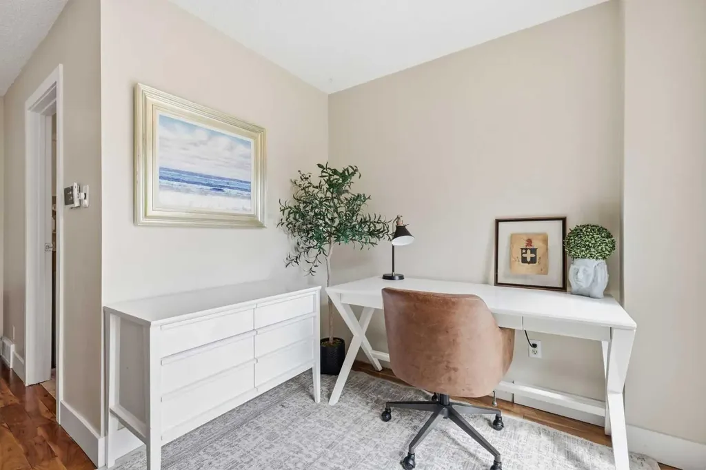 2222 28 Street SW Calgary AB T3E 2H6