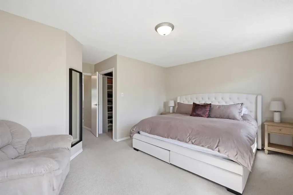 2222 28 Street SW Calgary AB T3E 2H6