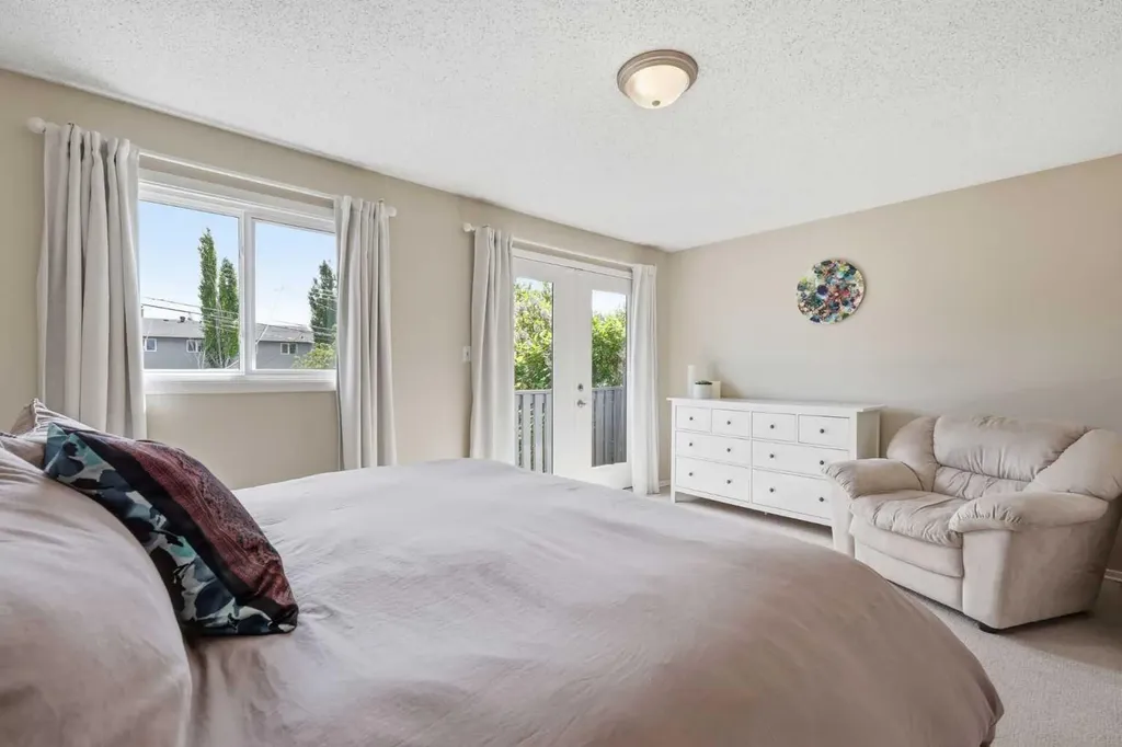 2222 28 Street SW Calgary AB T3E 2H6