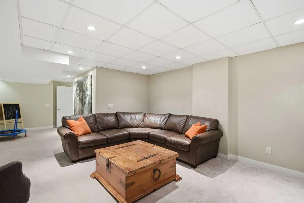 2222 28 Street SW Calgary AB T3E 2H6