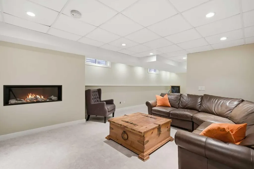 2222 28 Street SW Calgary AB T3E 2H6