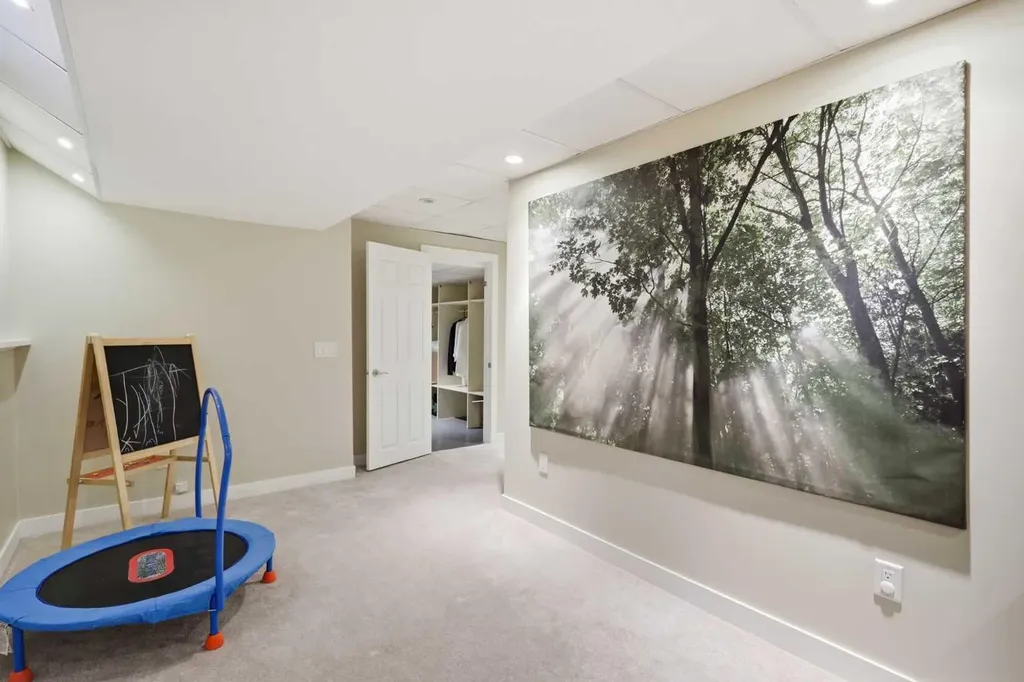 2222 28 Street SW Calgary AB T3E 2H6