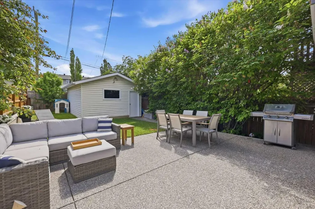 2222 28 Street SW Calgary AB T3E 2H6