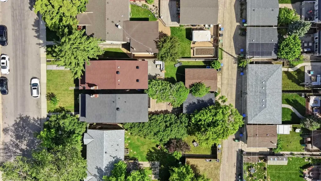 2222 28 Street SW Calgary AB T3E 2H6