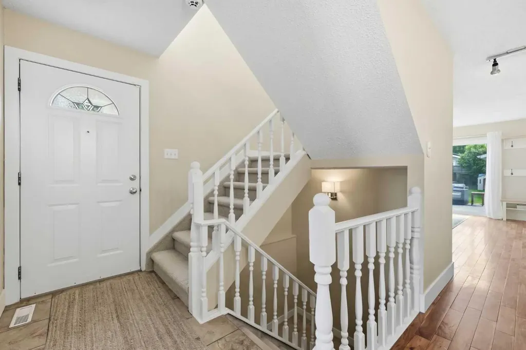 2222 28 Street SW Calgary AB T3E 2H6