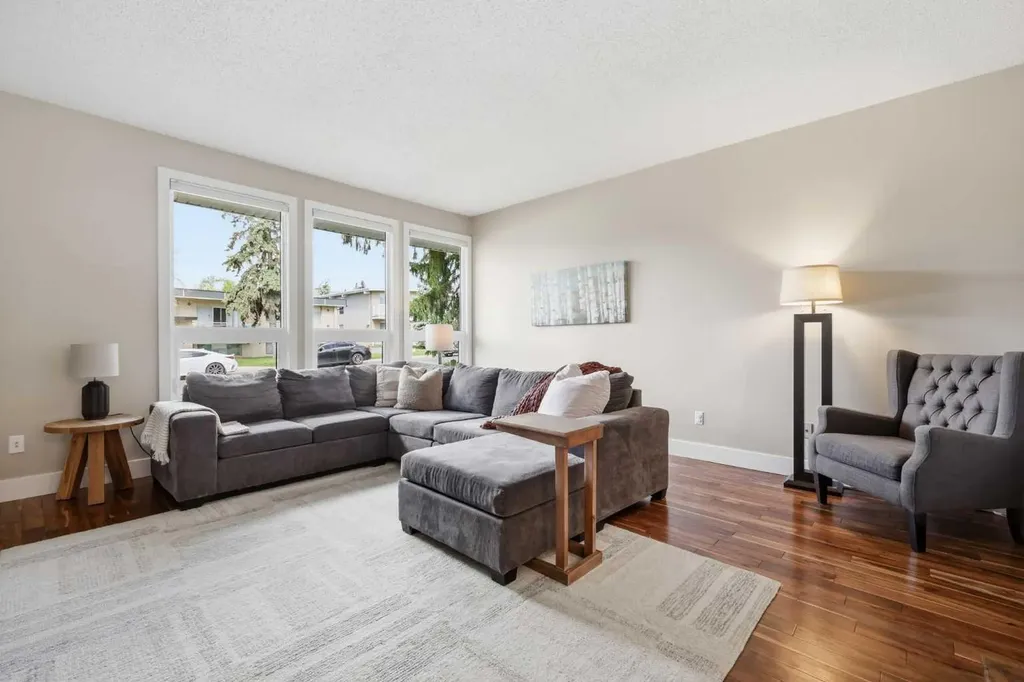 2222 28 Street SW Calgary AB T3E 2H6