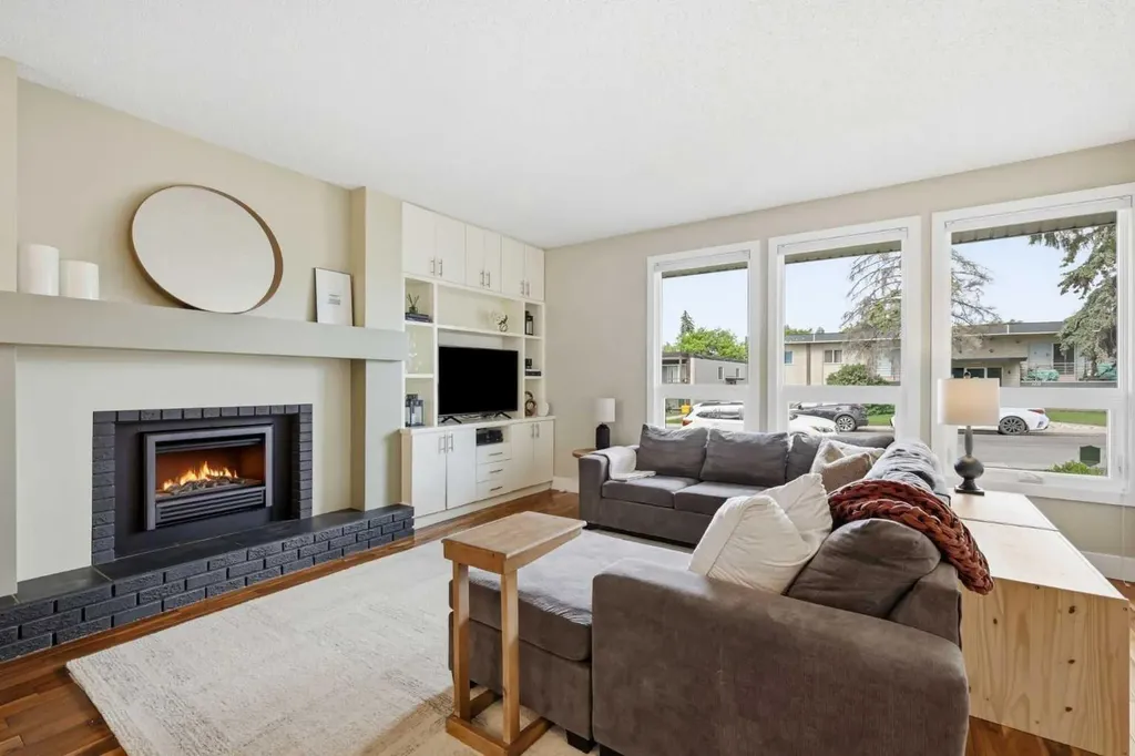 2222 28 Street SW Calgary AB T3E 2H6