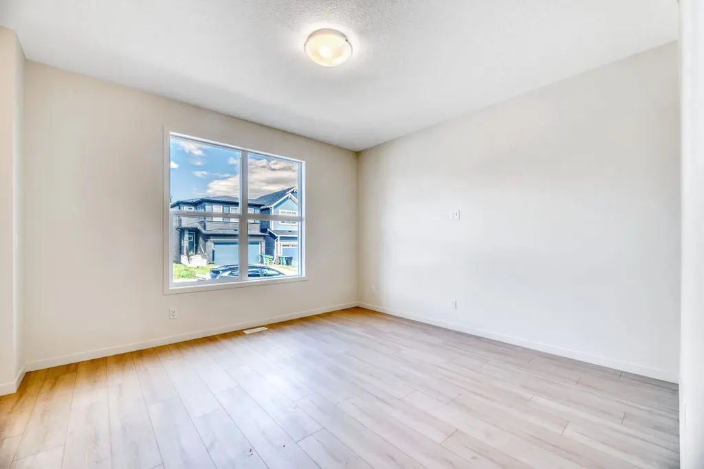 296 Marmot Grove NW Calgary AB T3R 2B5