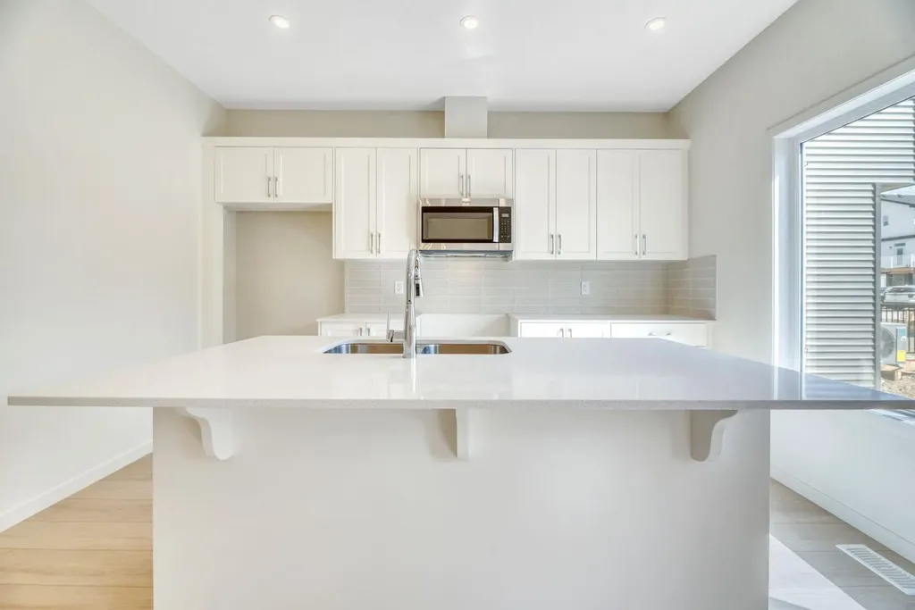 296 Marmot Grove NW Calgary AB T3R 2B5