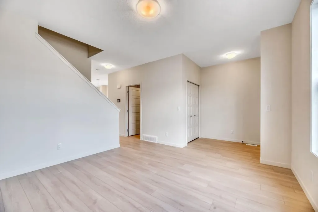 296 Marmot Grove NW Calgary AB T3R 2B5