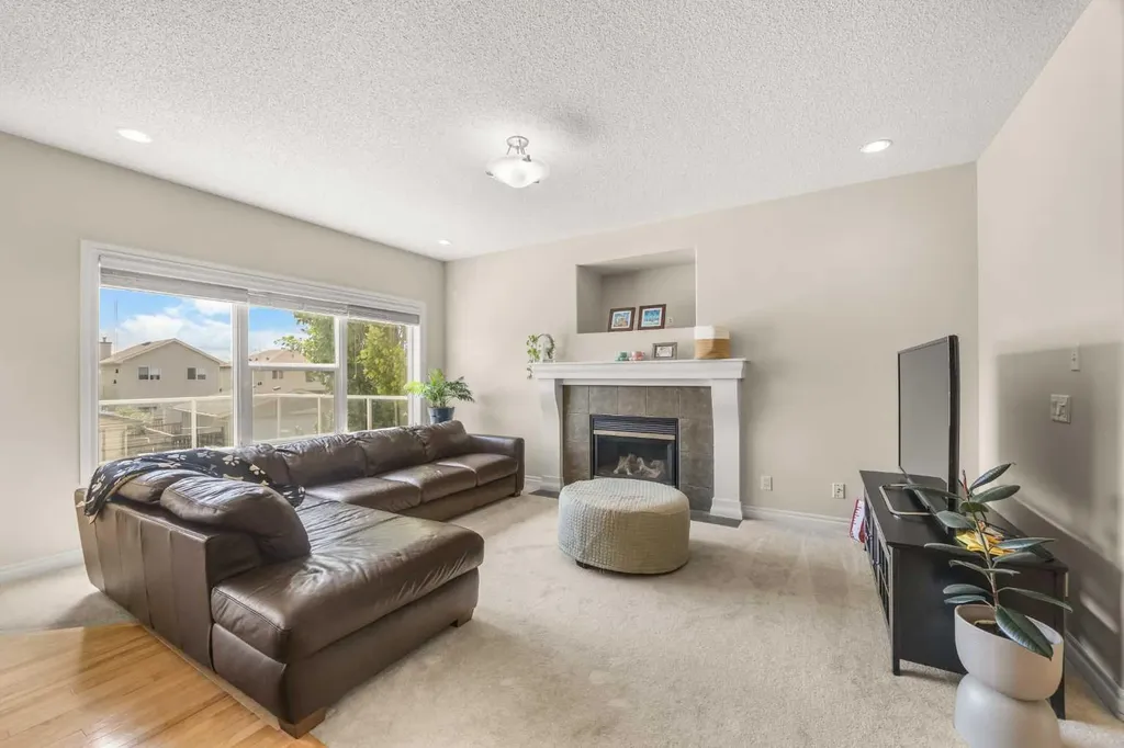 35 Covepark Place NE Calgary AB T3K 5Z8