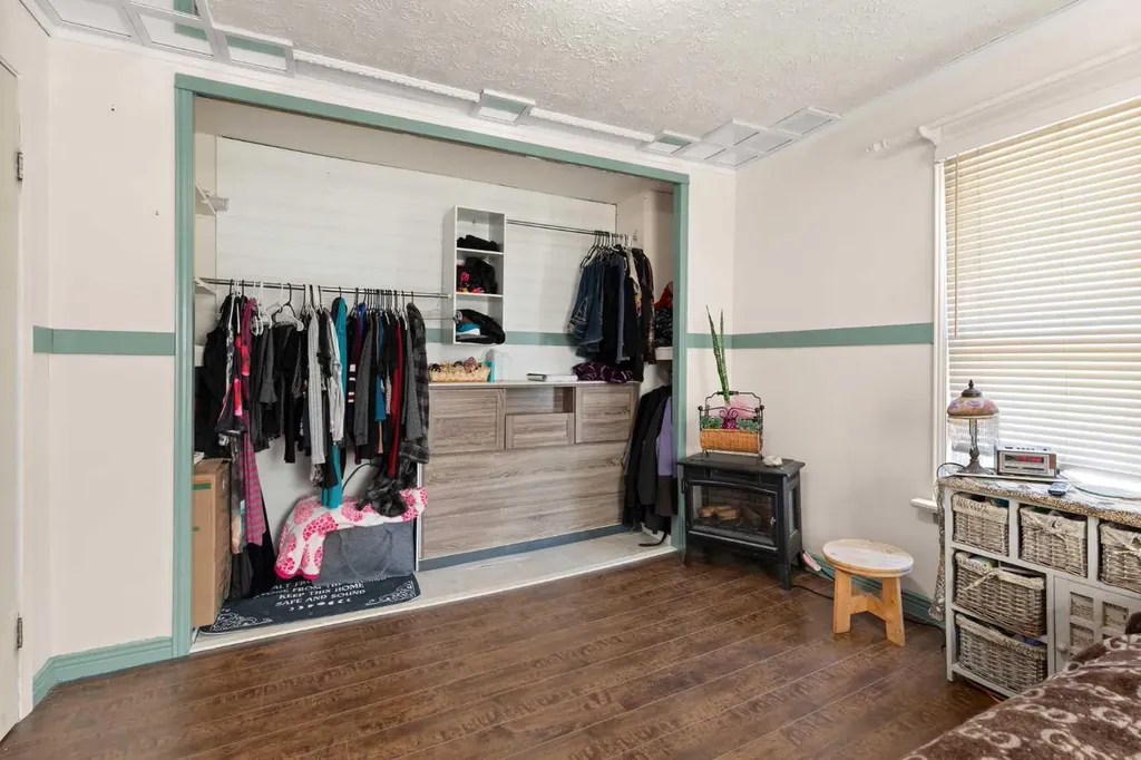 528 Dundee Street SE Medicine Hat AB T1A0T8