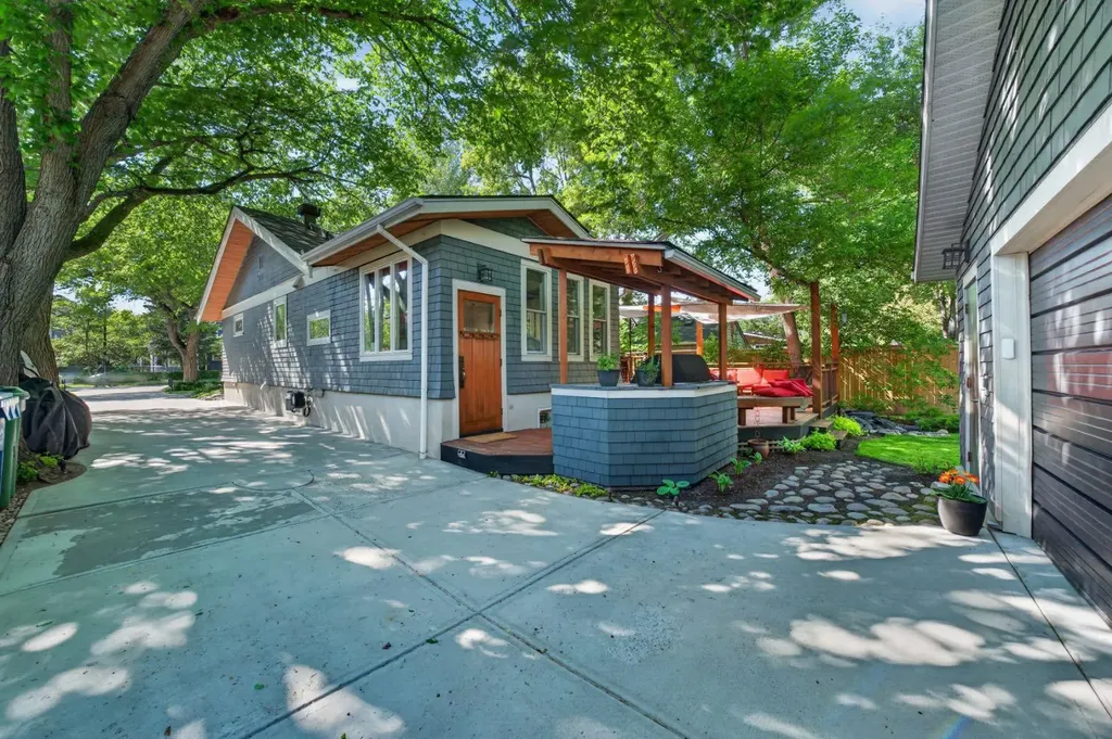 3818 Elbow Drive SW Calgary AB T2S2J8