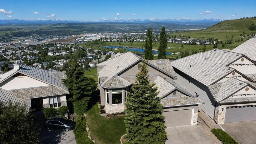 124 Gleneagles Estates Lane Cochrane AB T4C 2H7