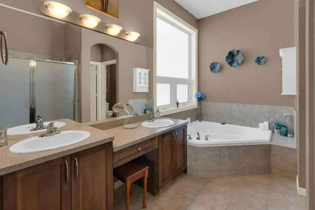 124 Gleneagles Estates Lane Cochrane AB T4C 2H7
