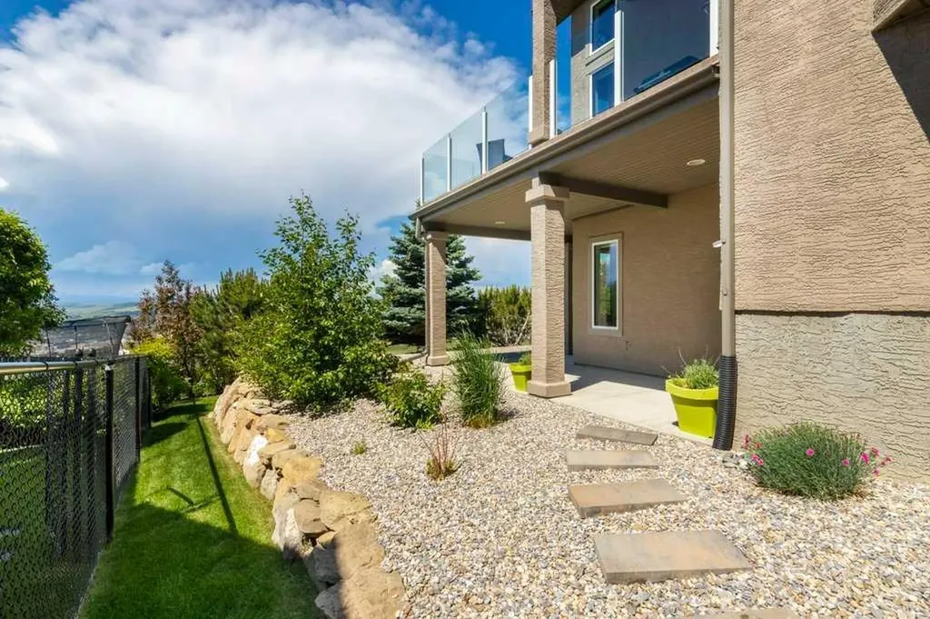 124 Gleneagles Estates Lane Cochrane AB T4C 2H7