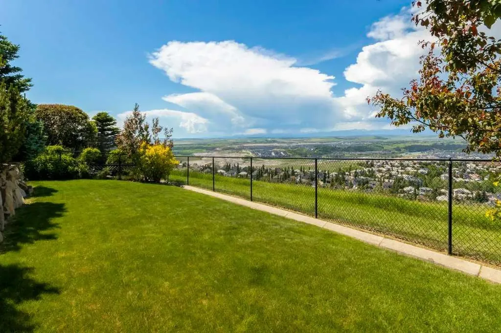 124 Gleneagles Estates Lane Cochrane AB T4C 2H7