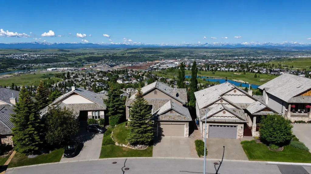 124 Gleneagles Estates Lane Cochrane AB T4C 2H7