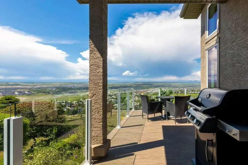 124 Gleneagles Estates Lane Cochrane AB T4C 2H7